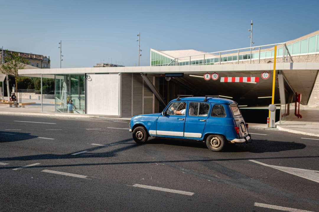 Renault 4 se vratio u obliku trendovskog crossovera s električnim pogonom
