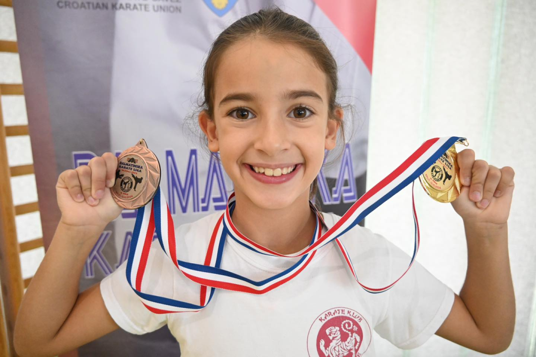 Karate klubu Okit Vodice pregršt medalja i ekipna titula na drugom kolu Dalmatinske lige