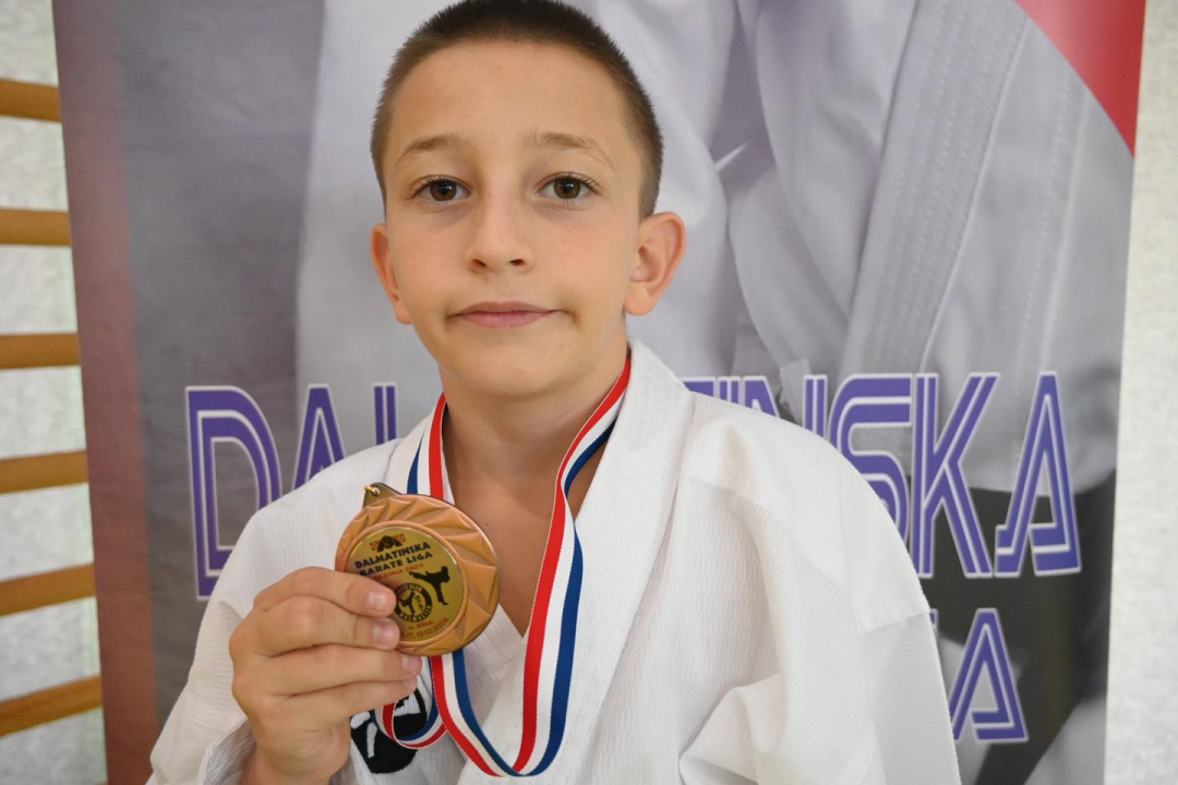 Karate klubu Okit Vodice pregršt medalja i ekipna titula na drugom kolu Dalmatinske lige