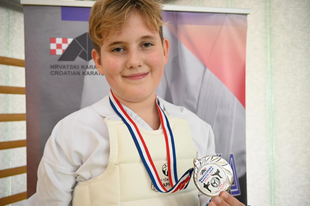 Karate klubu Okit Vodice pregršt medalja i ekipna titula na drugom kolu Dalmatinske lige