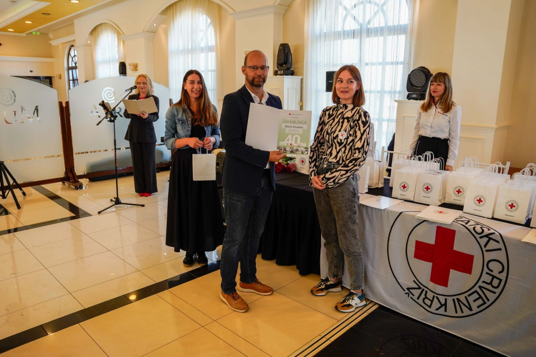 Šibenski Crveni križ dodjelio zahvalnice darivateljima krvi. Tomislav Zjačić svoju donirao čak sto puta 