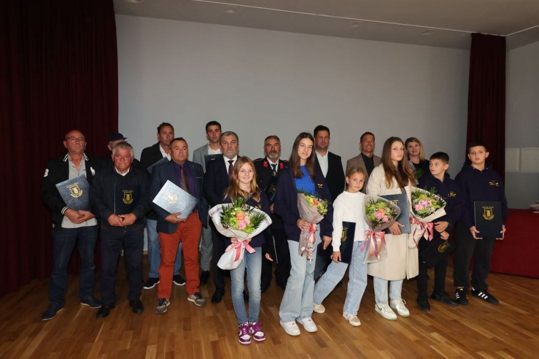 Održana svečana sjednica Općine Tisno, zaslužnim pojedincima uručene nagrade