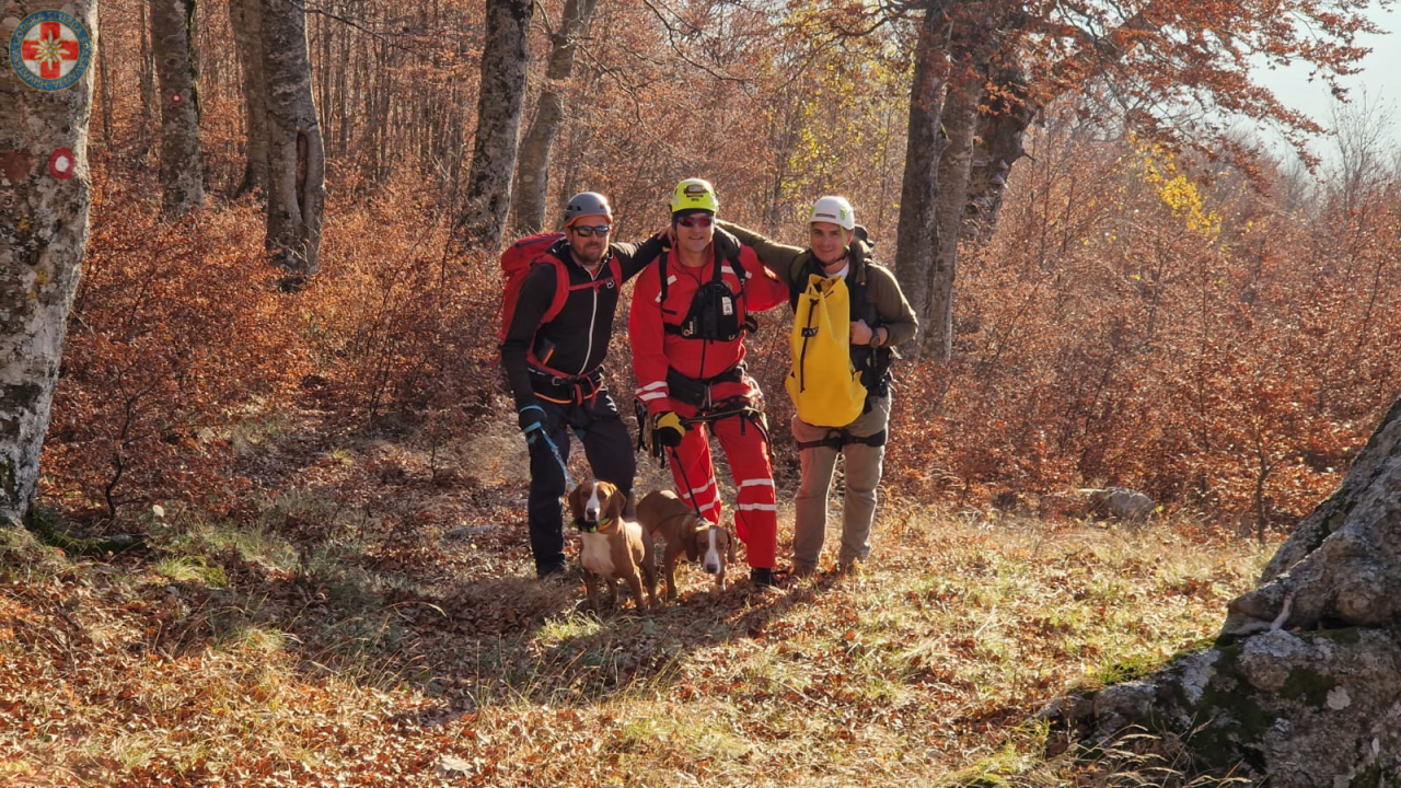 Šibenski HGSS-ovci spasili dva lovačka psa na surovom terenu Dinare