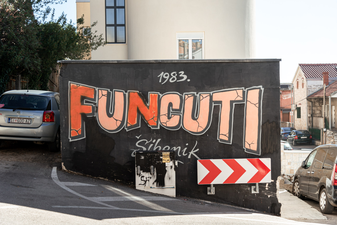 Šibenik diše narančasto: Kvartovi postaju galerije za navijačku umjetnost (2. dio)