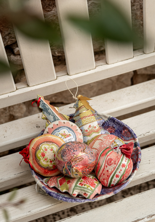 Božić je stigao u Galeriju Juraj Dalmatinac: Pronađite unikatne umjetnine i darove!