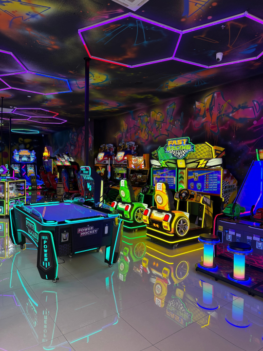 Zabava bez granica: U Šibeniku otvorena arkadna igraonica gdje su svi mladi u duši!