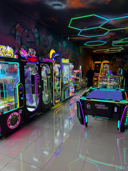 Zabava bez granica: U Šibeniku otvorena arkadna igraonica gdje su svi mladi u duši!