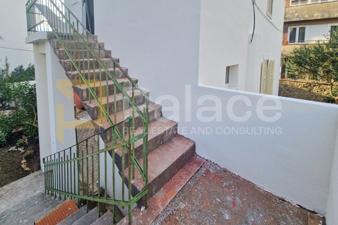 Agencija Palace: Prodaje se dvosoban stan na odličnoj lokaciji 