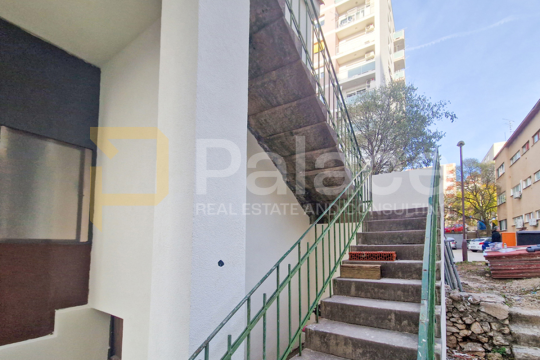 Agencija Palace: Prodaje se dvosoban stan na odličnoj lokaciji 