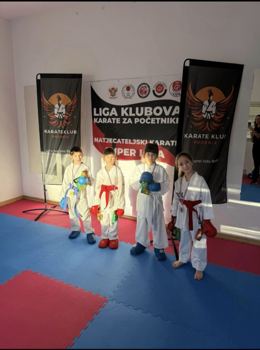 Policijski pas Tigar unio je veselje među mlade karataše u Murteru