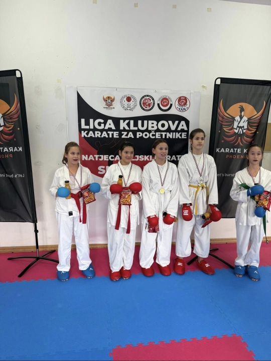 Policijski pas Tigar unio je veselje među mlade karataše u Murteru