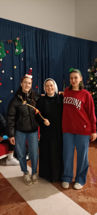 Sveti Nikola i Krampus posjetili učenike i djelatnike Medicinske škole