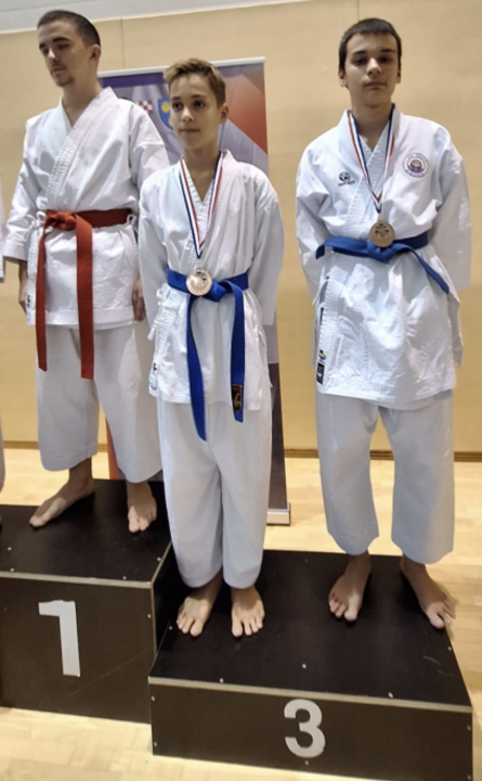 Karataši Osvita uzeli 13 medalja na turniru Dalmatinske lige i šest naslova ukupnih pobjednika natjecanja