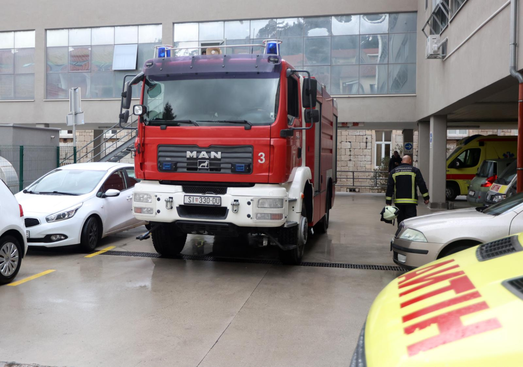 Evakuacija i spašavanje: Bez brige, ovo je samo vježba ako slučajno dođe do požara u šibenskoj hitnoj pomoći