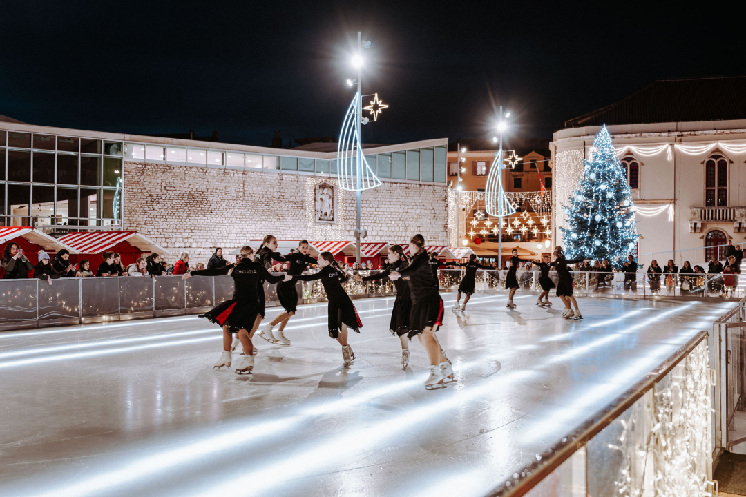 Zagrebačke pahuljice priredile pravu bajku na šibenskom klizalištu
