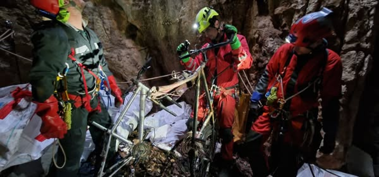 Od kade do školske torbe: Šibenski speleolozi i djelatnici NP Krka iz Jame Spaskraljica u dva dana izvadili hrpu otpada