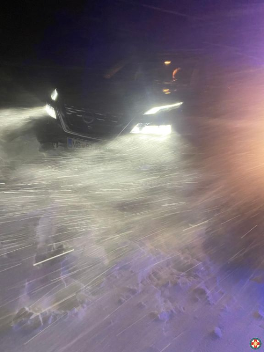 Šibenski HGSS-ovci kod Knina izvukli iz mećave tri automobila sa ukupno šestero ljudi