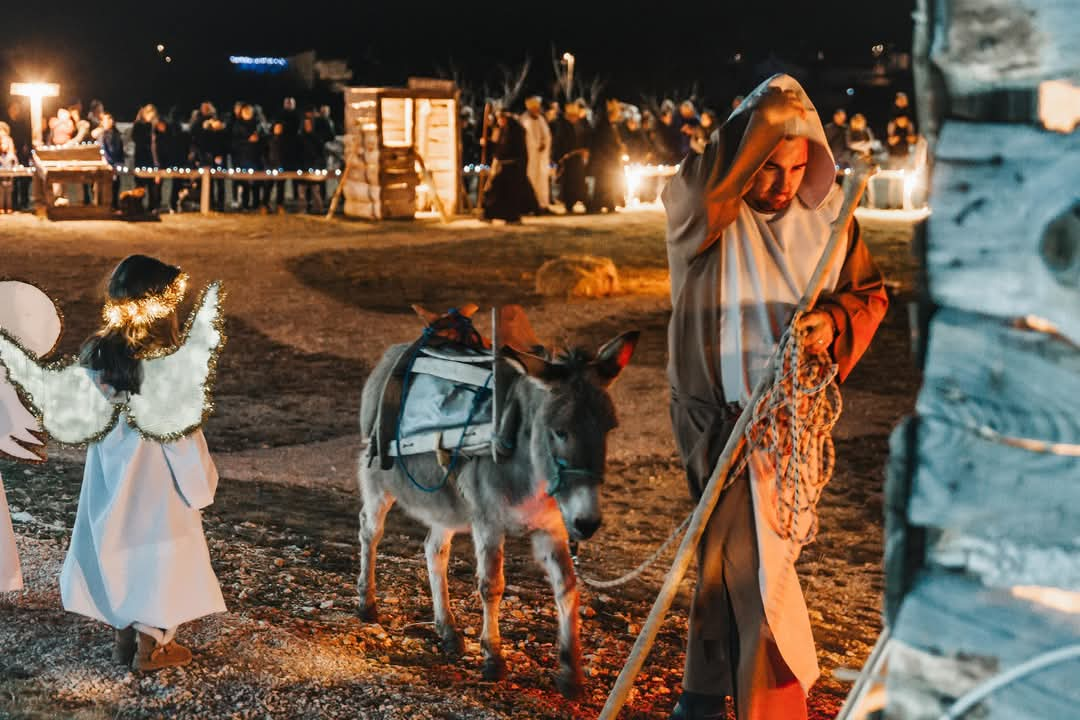 U Čavoglavama uprizorene žive jaslice. Pogledajte kako je bilo