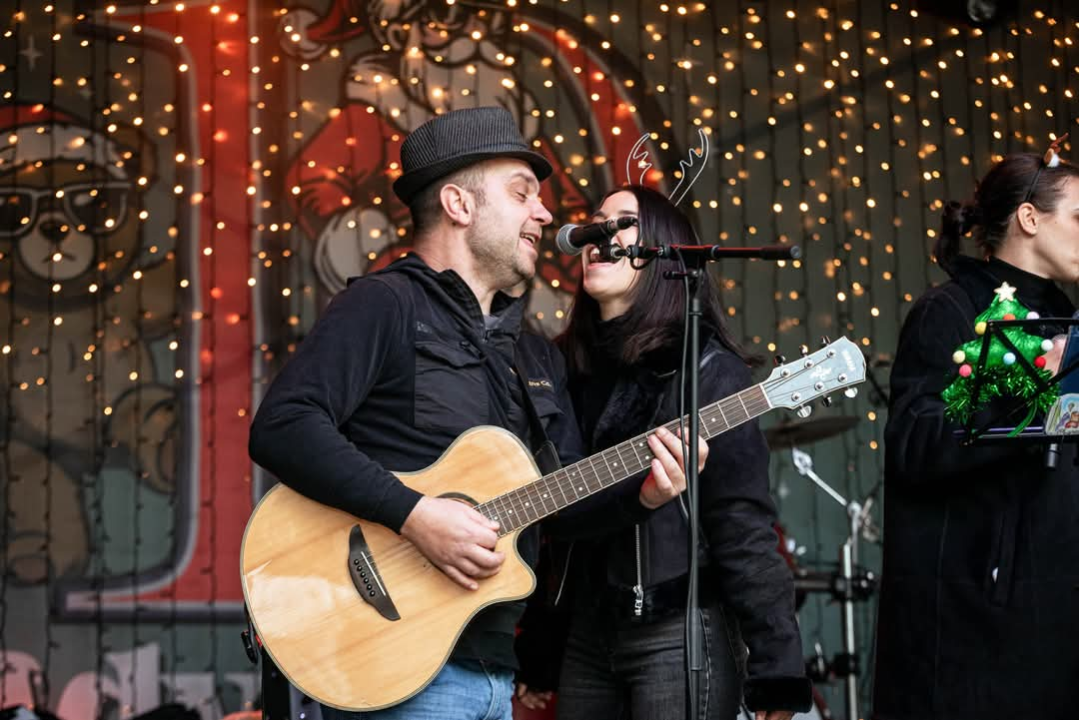 Top Show Band Cabaret zagrijava Šibenčane u parku