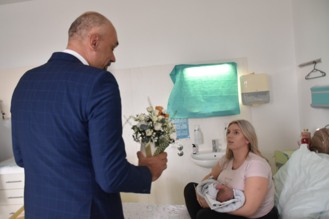 Maleni Damian prva je beba rođena ove godine u Šibensko-kninskoj županiji