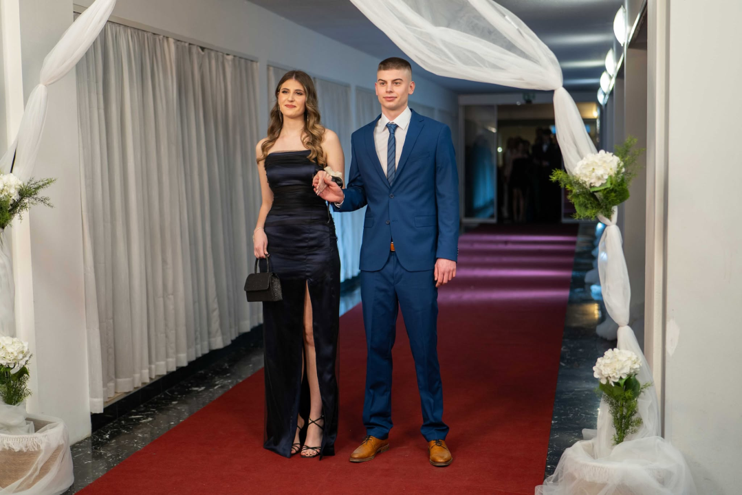 FOTOGALERIJA Zavirite na spektakularni Maturalni ples Ekonomske škole (1)