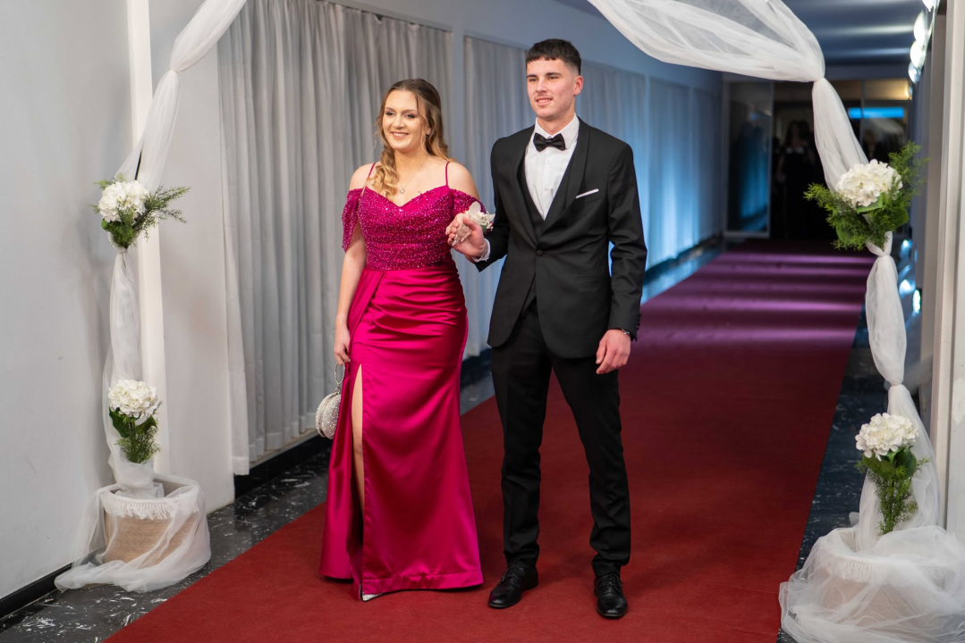 FOTOGALERIJA Zavirite na spektakularni Maturalni ples Ekonomske škole (1)