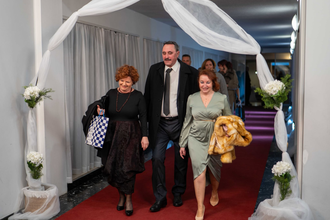 FOTOGALERIJA Zavirite na spektakularni Maturalni ples Ekonomske škole (1)