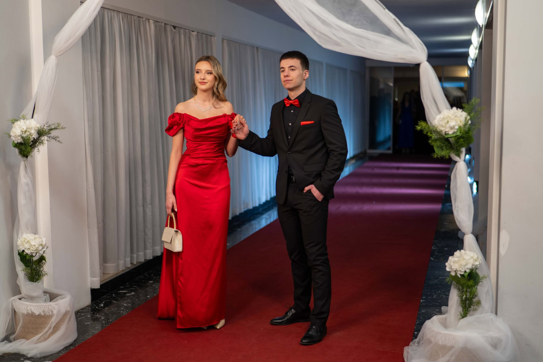 FOTOGALERIJA Zavirite na spektakularni Maturalni ples Ekonomske škole (1)
