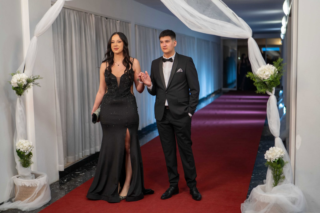FOTOGALERIJA Zavirite na spektakularni Maturalni ples Ekonomske škole (1)