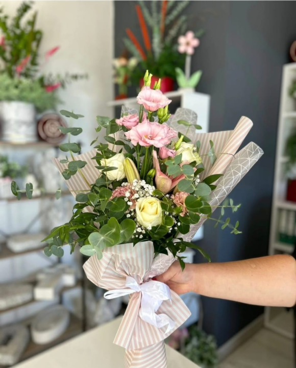 Ne samo za pogrebe: Pronađite savršen buket za voljenu osobu u cvjećarnici na Kvanju!