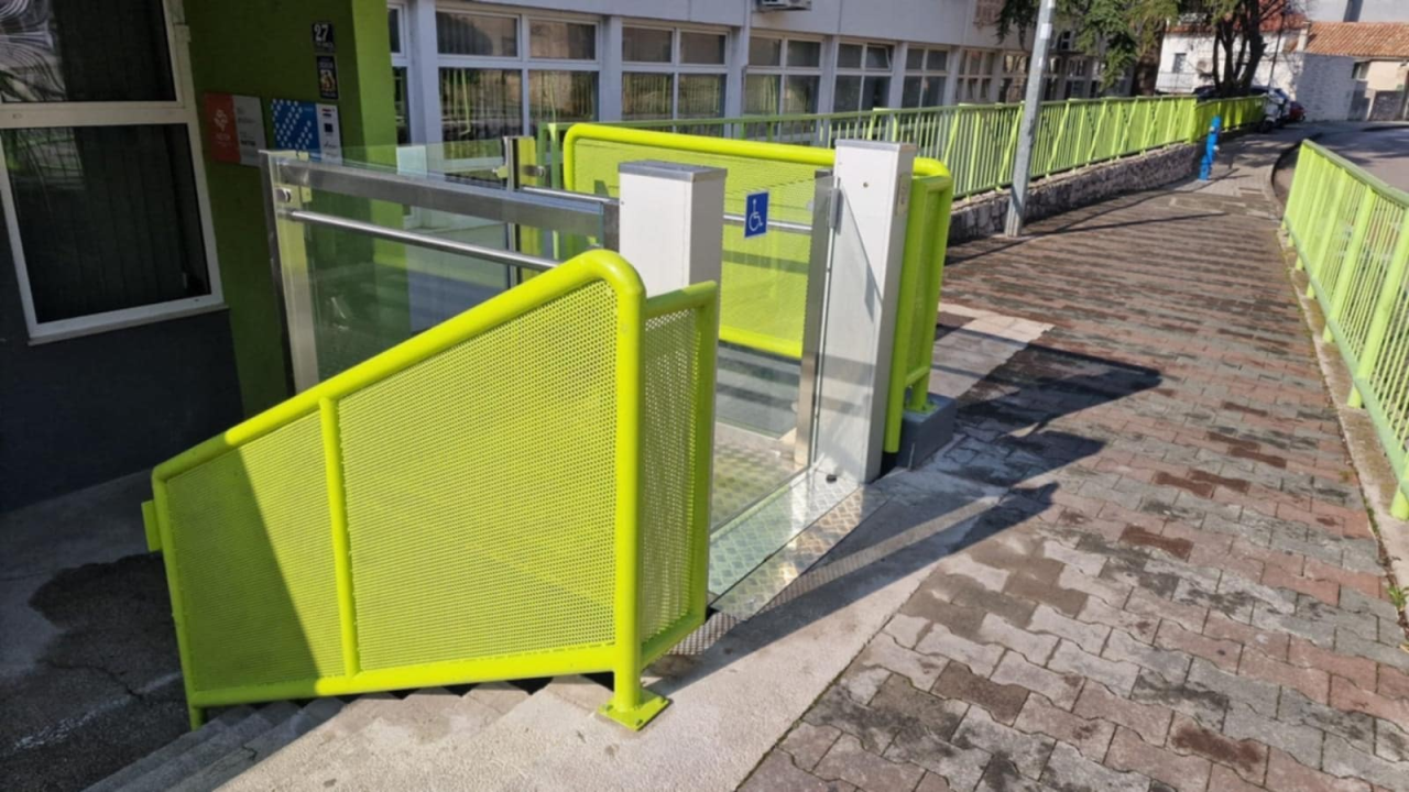 Osnovna škola 'Jurja Dalmatinca’ dobila pristupnu rampu za osobe s invaliditetom 