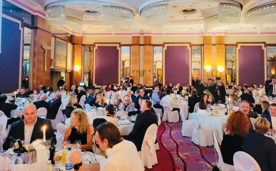 Večeras je u zagrebačkom hotelu Westin održana tradicionalna Šibenska večer, okupljanje Šibenčana i prijatelja Šibenika koje već godinama organizira Društvo Šibenčana i prijatelja Šibenika u Zagrebu.