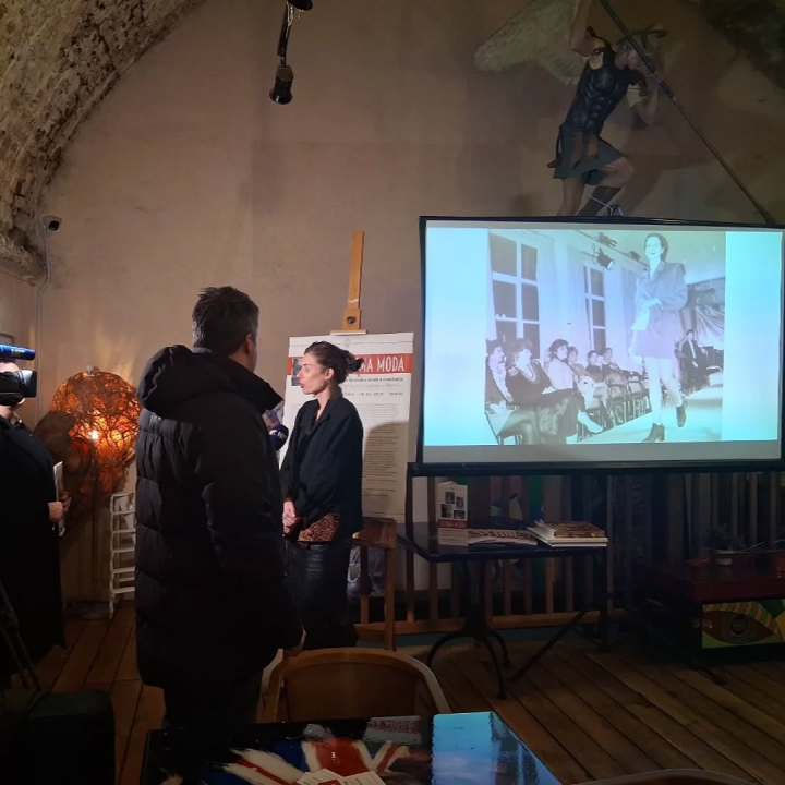 Stoljeće mini suknje: Otvorena izložba fotografija šibenskih modnih revolucionarki