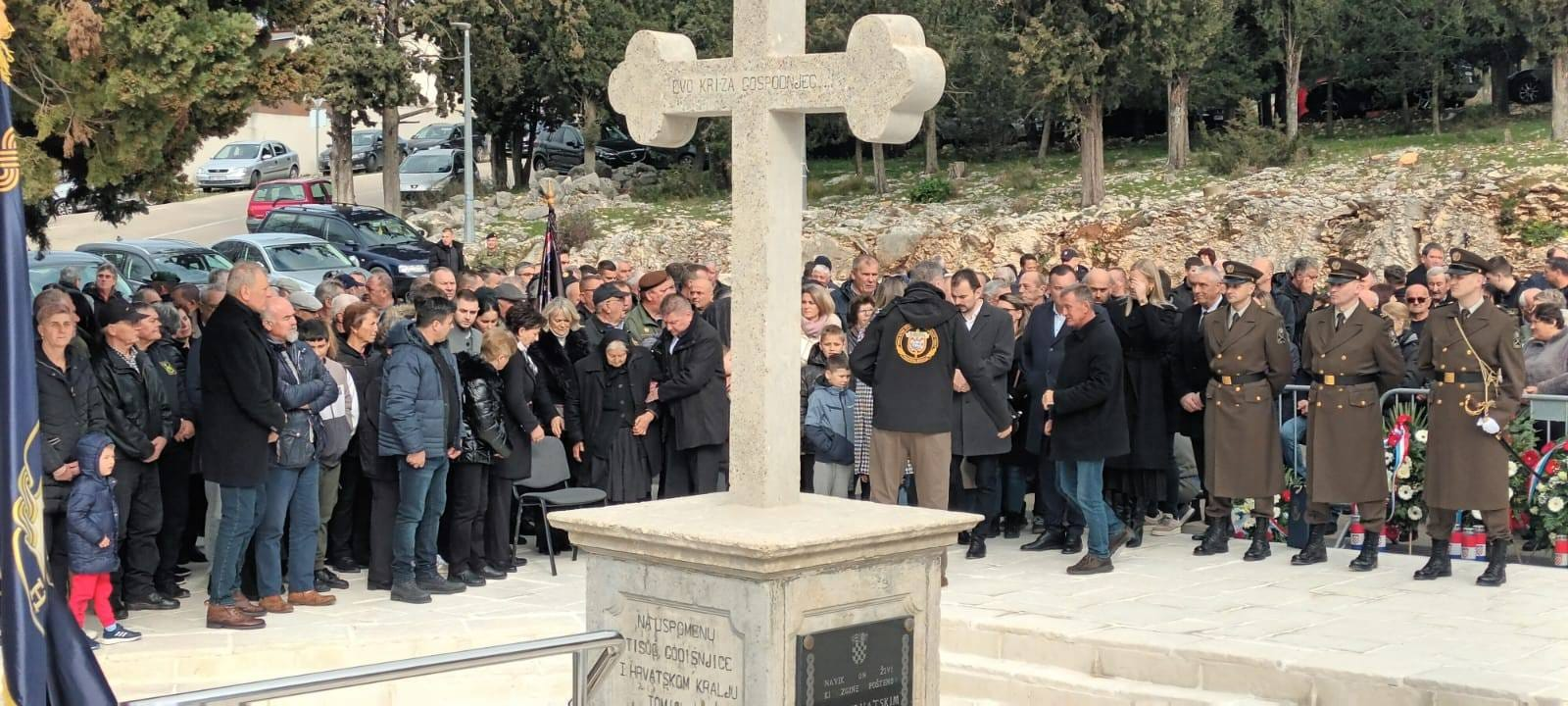 U Banjevcima otkriven spomenik junaku Domovinskog rata Borislavu Bakoviću