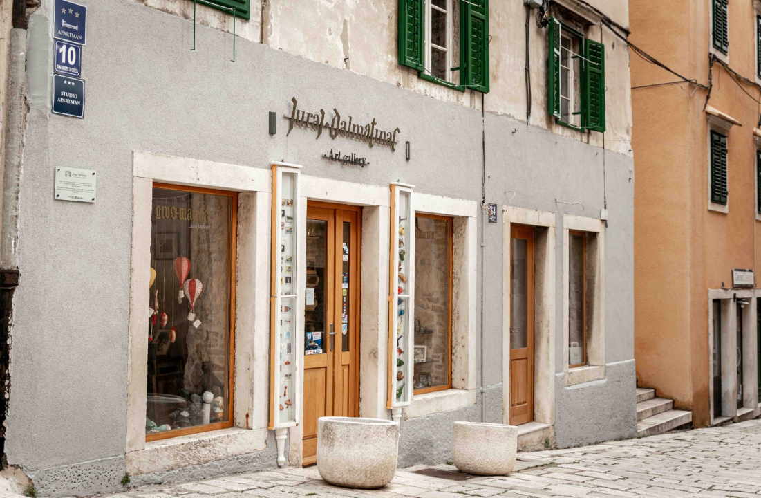 FOTO Otkrijte unikatne umjetnine i modne komade Galerije Juraj Dalmatinac