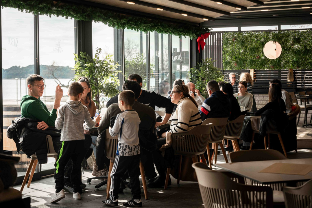FOTO U Šarmu u Vodicama Dan žena slave tri dana, zaigrajte atraktivnu nagradnu igru!