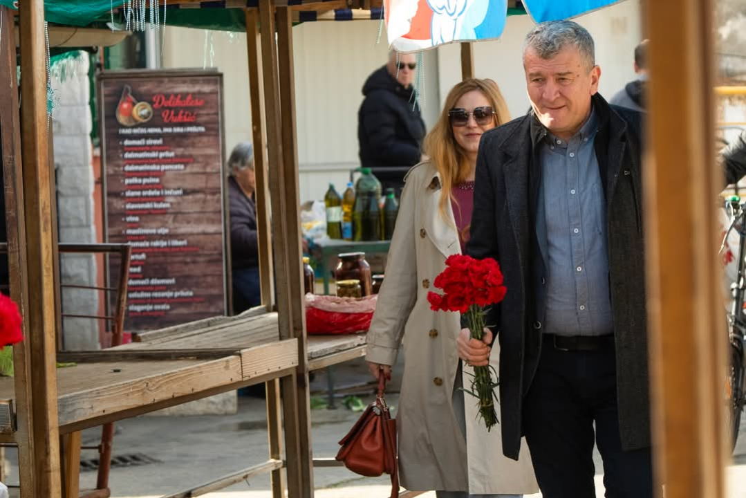 Šibenski SDP-ovci obilježili Dan žena podjelom karanfila