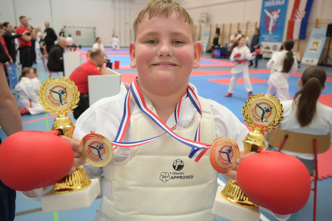 FOTO: Karate klub Okit drugi ukupno na 'Kupu Jadrana' sa 37 medalja