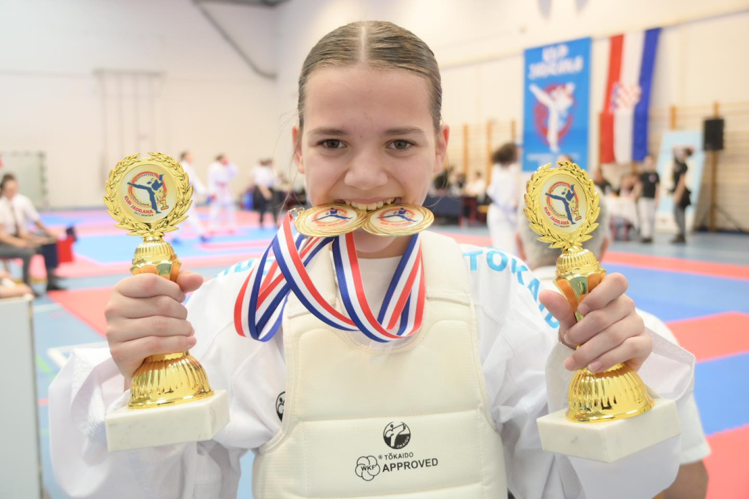 FOTO: Karate klub Okit drugi ukupno na 'Kupu Jadrana' sa 37 medalja