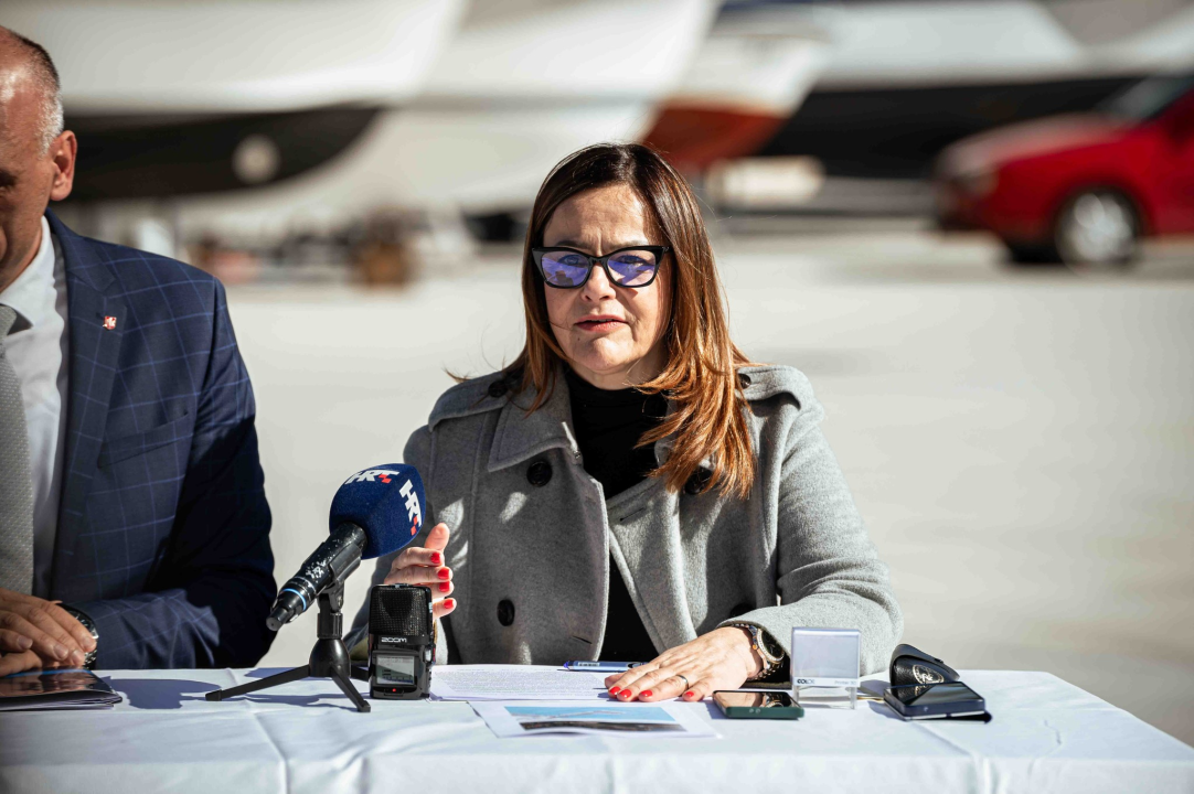 Župan Jelić i Jadranka Fržop potpisali ugovor o financiranju projekata: ‘Lučka infrastrukira nam je od iznimnog značaja’