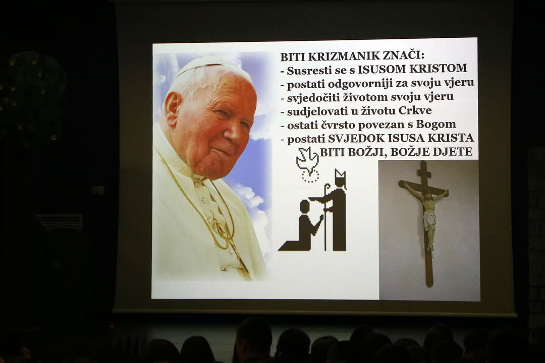 Više od 350 krizmanika Šibenske biskupije okupili se na susretu u Katoličkoj školi