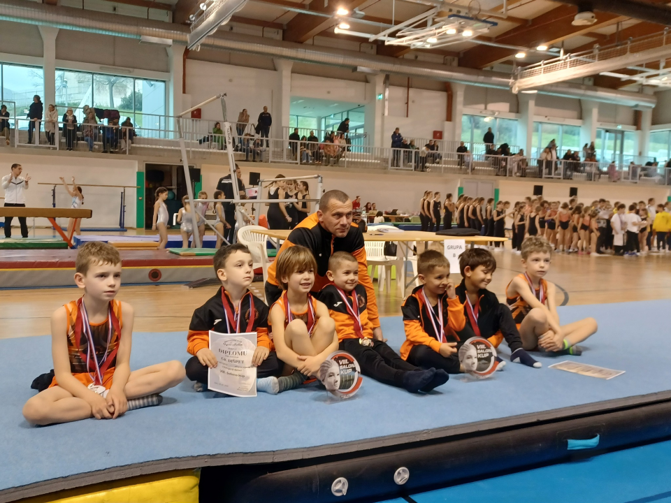 FOTO: Gimnastičari Dišpeta nastupili u Solinu, u dvije konkurencije osvojili ekipnu prvu poziciju