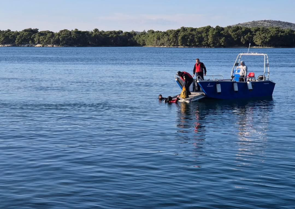 Eko patrola u Šibeniku: Kongres zaključili čišćenjem podmorja u uvali Minerska