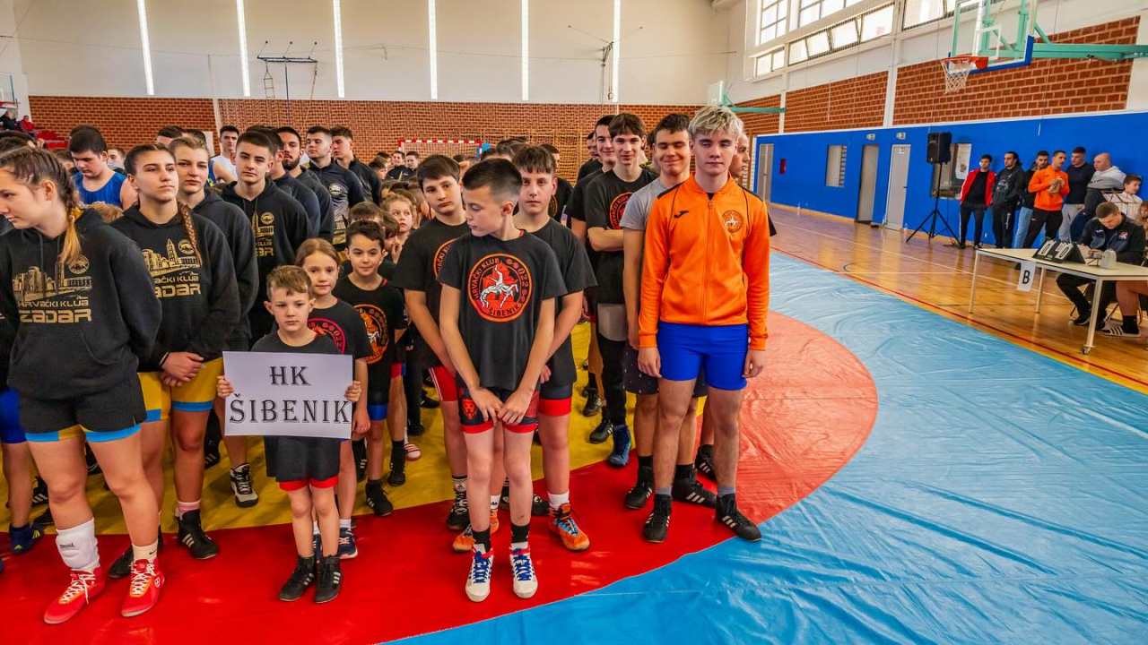 FOTO: Dva šibenska hrvačka kluba na Prvenstvu Jadranske regije s nizom ekipnih titula i 25 pojedinačnih naslova