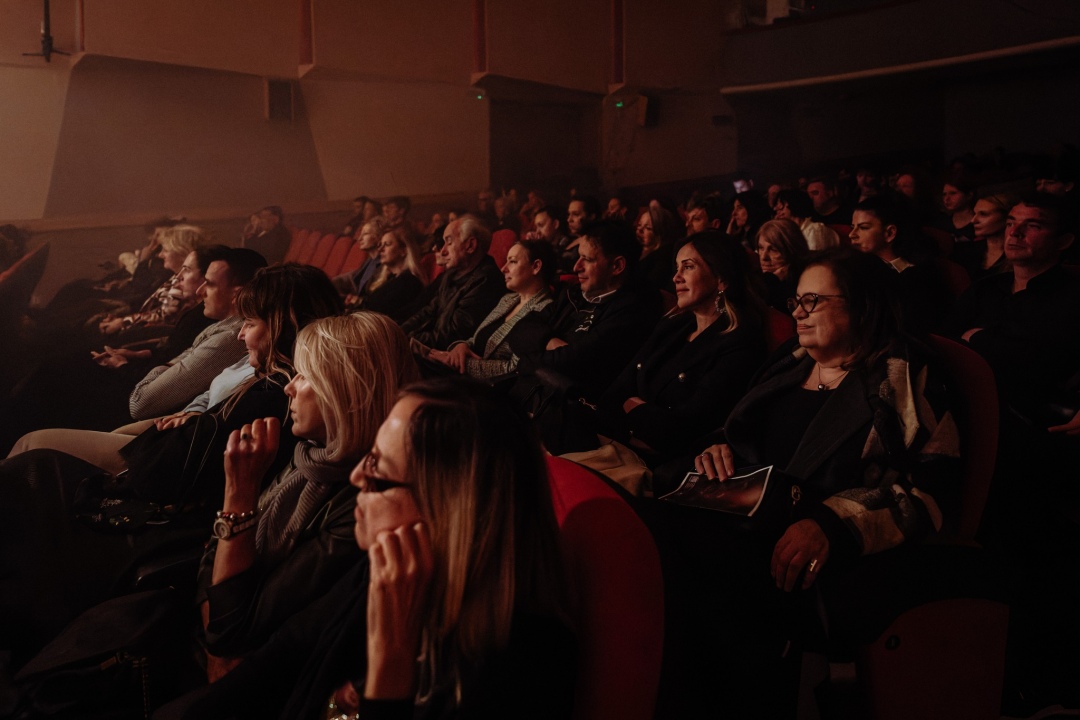 Ljubitelji kazališta s velikim zanimanjem 'pohrlili' u Vodice na premijeru predstave šibenskog HNK