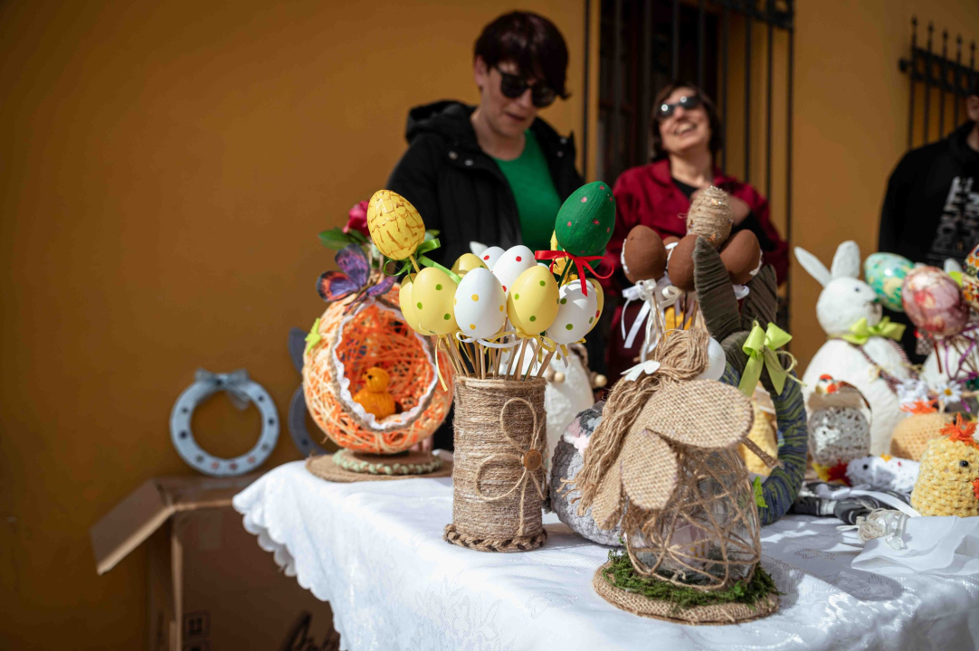 Posjetite štand Udruge Kamenčići na Poljani i pronađite uskrsne ukrase