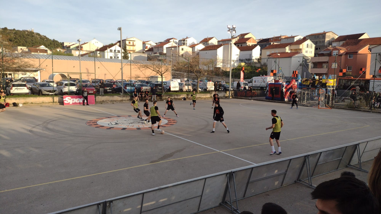 Počeo funcutski rođendanski turnir: DJ Mika morao s pulta na gol Žirja