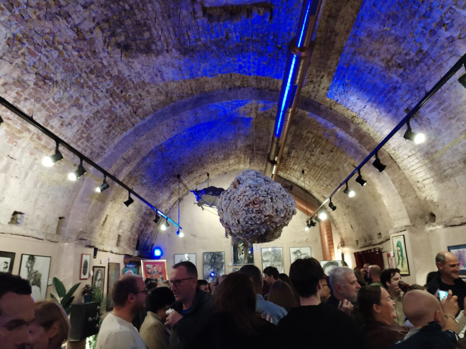 Zvonimir Vila i njegovi 'Vilenjaci' napunili Azimut: Otvorena izložba radova djece iz Centra 'Šubićevac'