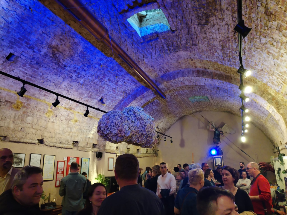 Zvonimir Vila i njegovi 'Vilenjaci' napunili Azimut: Otvorena izložba radova djece iz Centra 'Šubićevac'