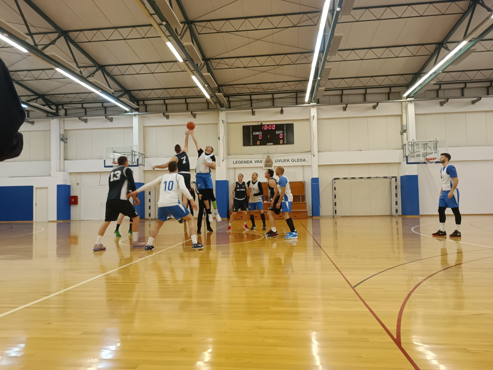 Šibenski košarkaški rekreativci započeli doigravanje: Karika i Zeko i potočić do prvih pobjeda